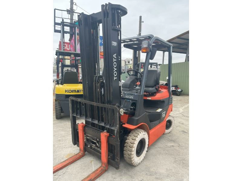 座式1.5噸-8FB15-三節貨櫃五米