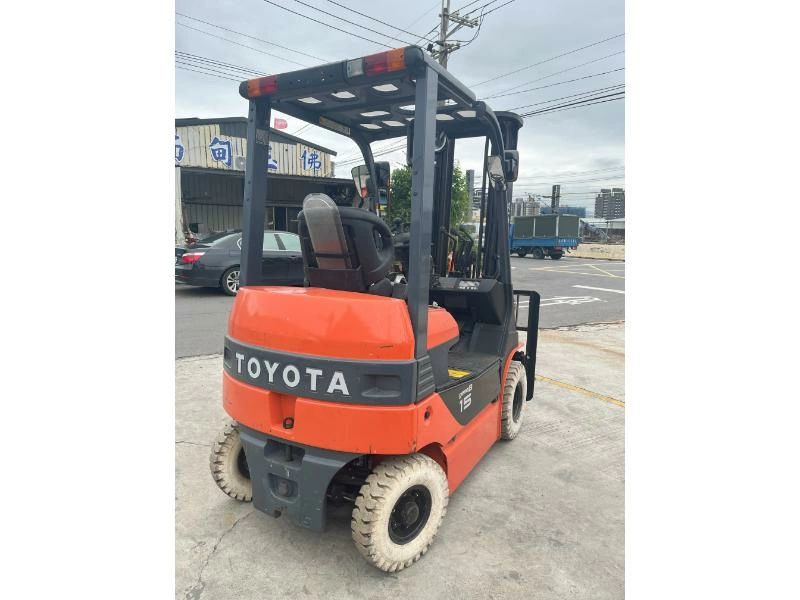 座式1.5噸-8FB15-三節貨櫃五米