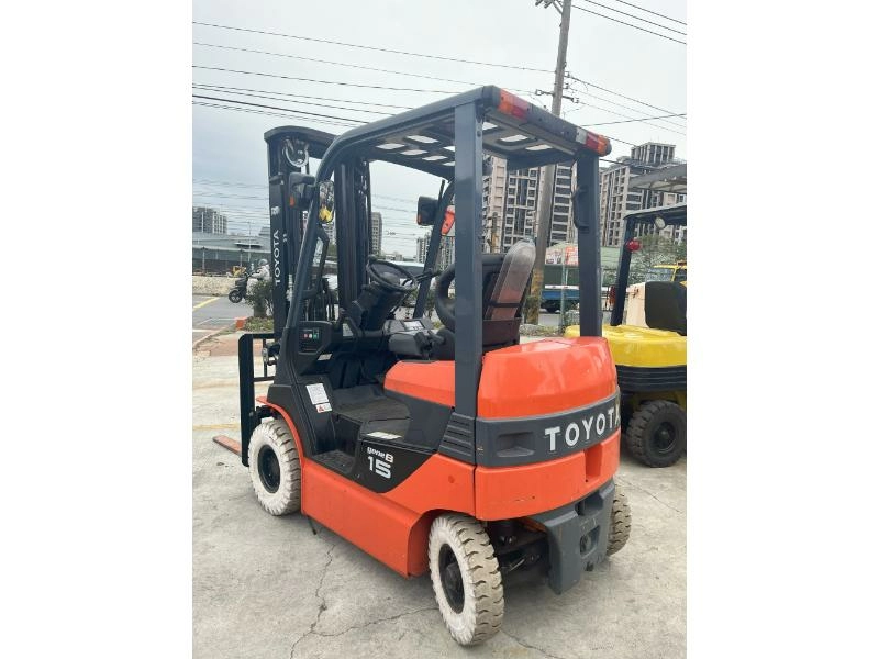 座式1.5噸-8FB15-三節貨櫃五米