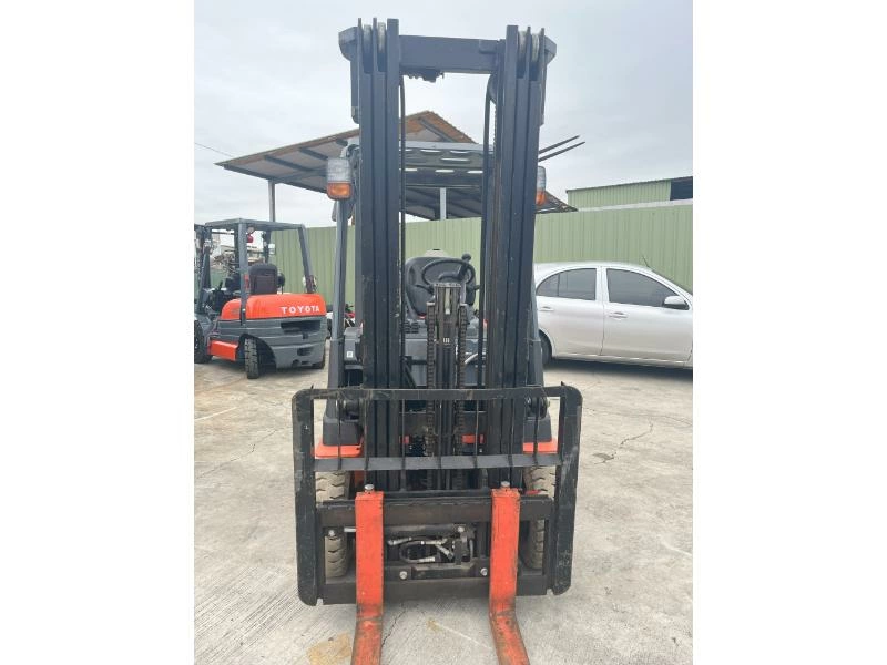 座式1.5噸-8FB15-三節貨櫃五米