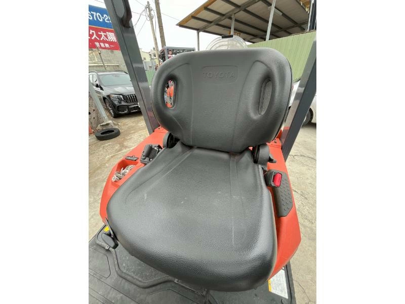 座式1.5噸-8FB15-三節貨櫃五米