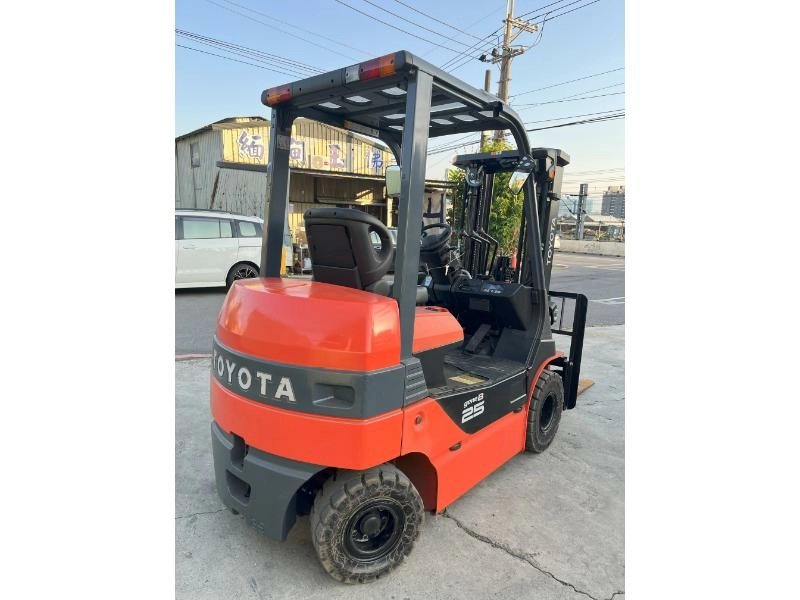 座式2.5噸-8FB25-三節四米三＋左右側移