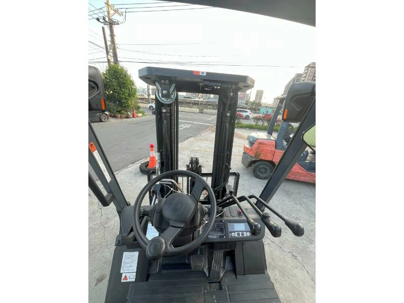 座式2.5噸-8FB25-三節四米三＋左右側移