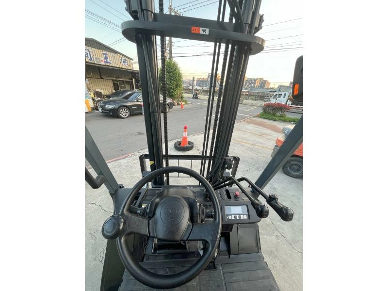 座式2.5噸-8FB25-二節四米＋左右側移