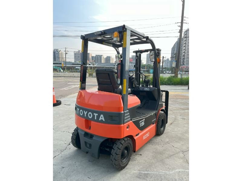 座式1.5噸-8FB15-貨櫃三米