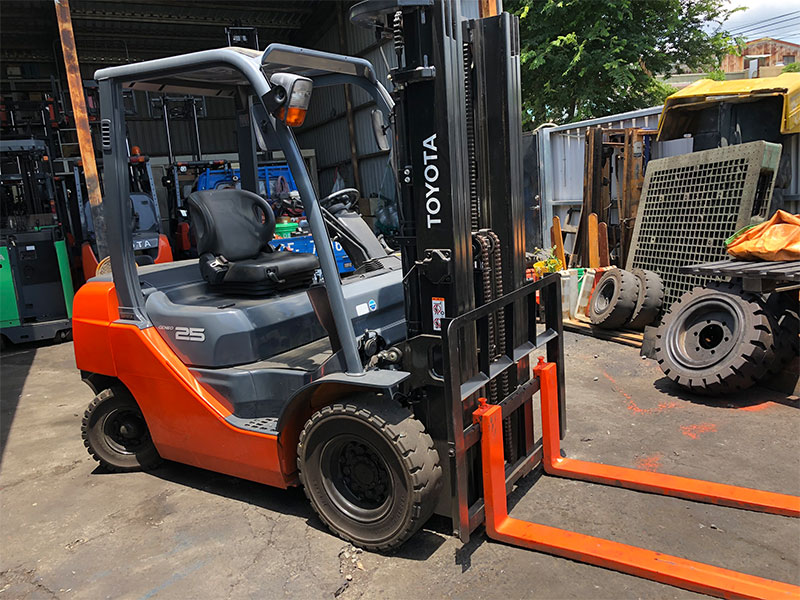 座式柴油堆高機(2.5噸)_8FD25_3節4米7 座式柴油堆高機(2.5噸)_8FD25_3節4米7