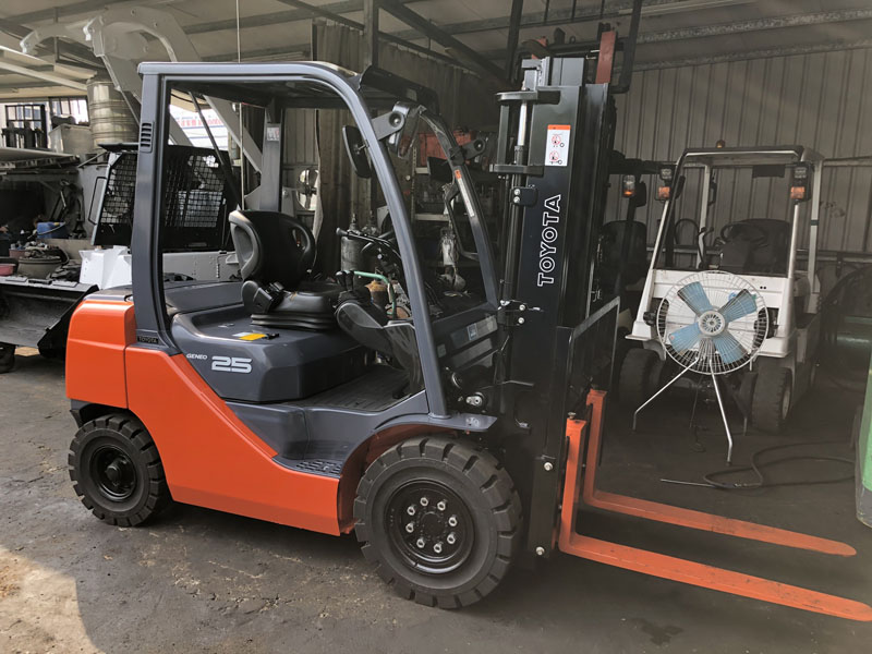 座式柴油堆高機(1.5噸)_8FD15_2節3米 座式柴油堆高機(1.5噸)_8FD15_2節3米