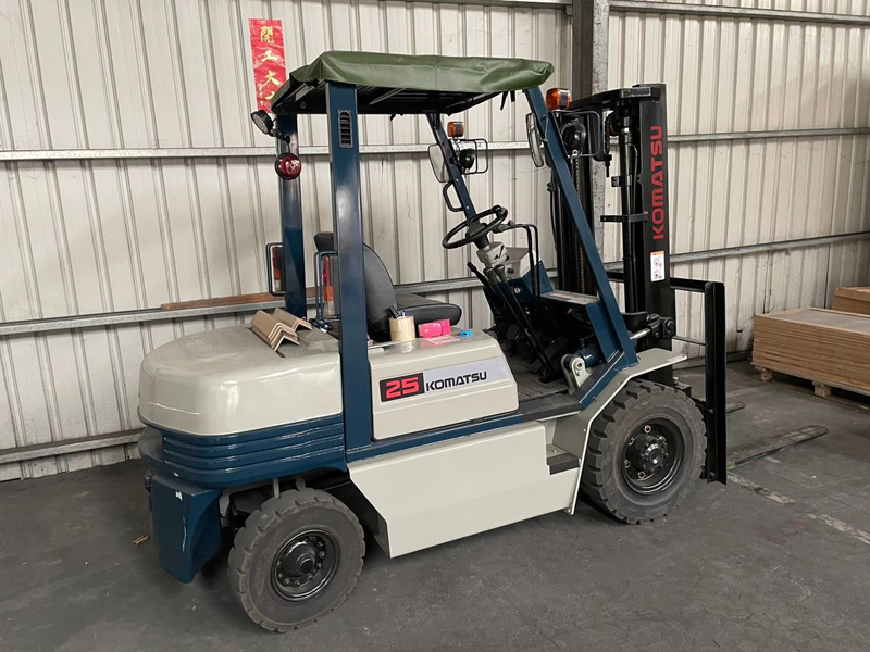 感謝「桃園某建材業」購買一台傳統神車小松11型二噸半柴油堆高機