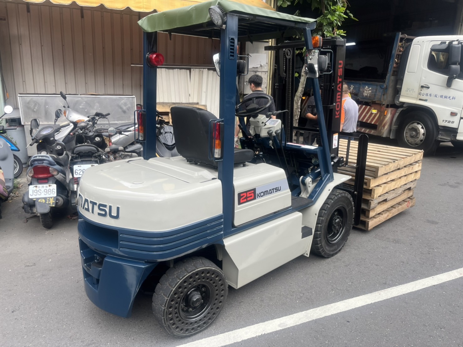 感謝「新北某金屬業」購買一台小松11行二噸半柴油車