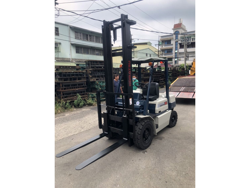 感謝「新北某鋼鐵業」購買一台小松11型二噸半柴油車