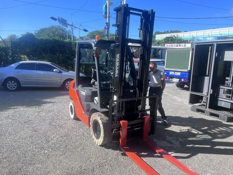 感謝「新北某噴塗公司」購買一台豐田8FD25柴油二噸半