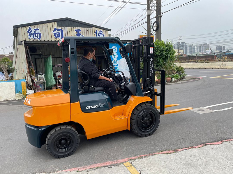 感謝「新北某機械業」購買一台豐田三噸柴油堆高機